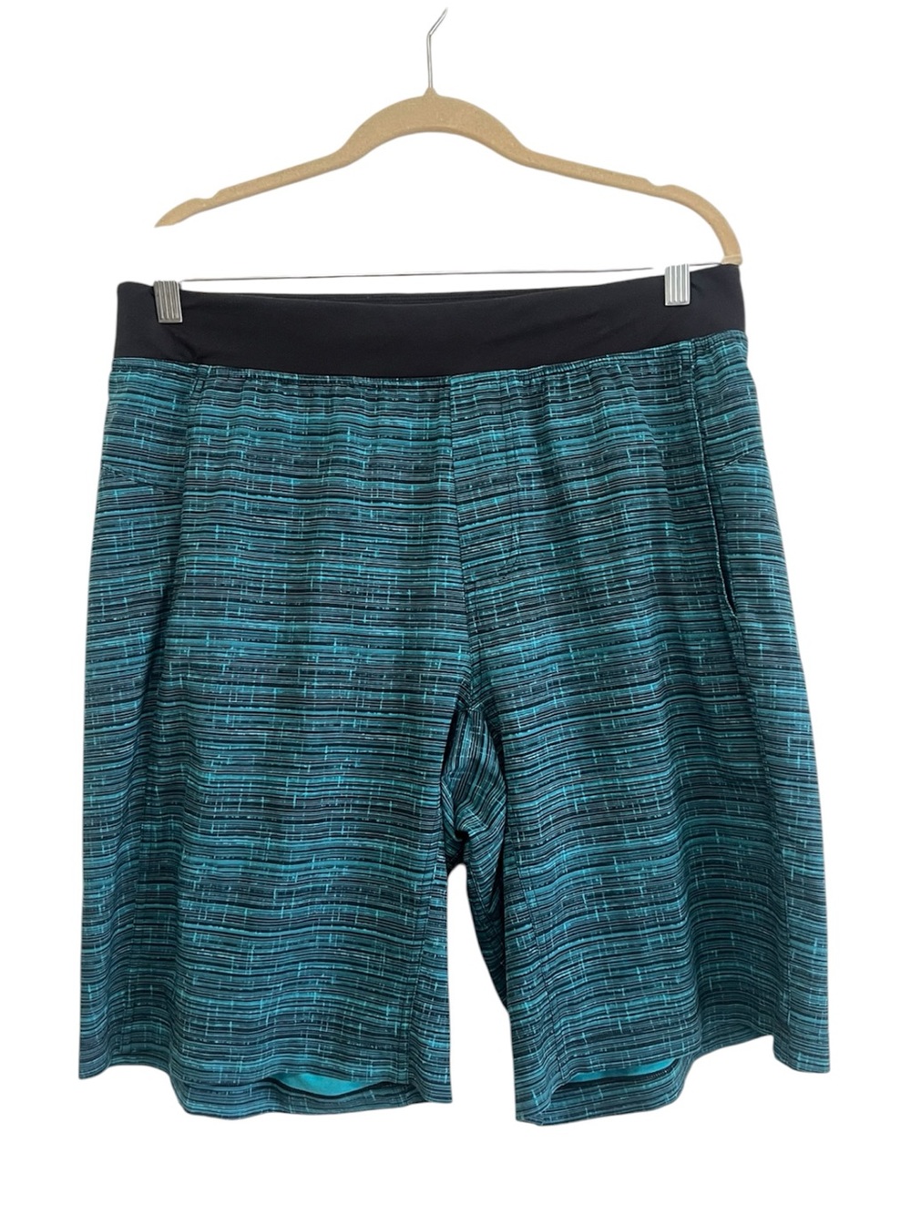 Lululemon Assert Turquoise Striped Athletic Shorts with Black Waistband Men’s XL